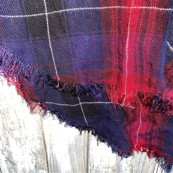 Cloth & Stone Red Plaid Raw Hem Button Up - Picture 5 of 6